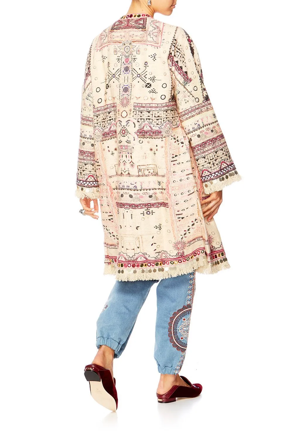 LONG COAT WITH SPLITS ON THE ROAD