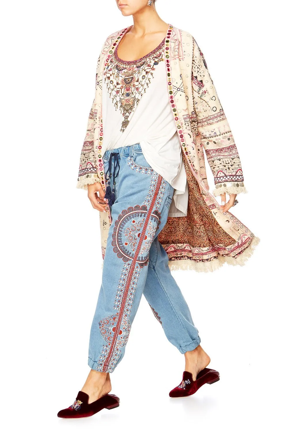 LONG COAT WITH SPLITS ON THE ROAD