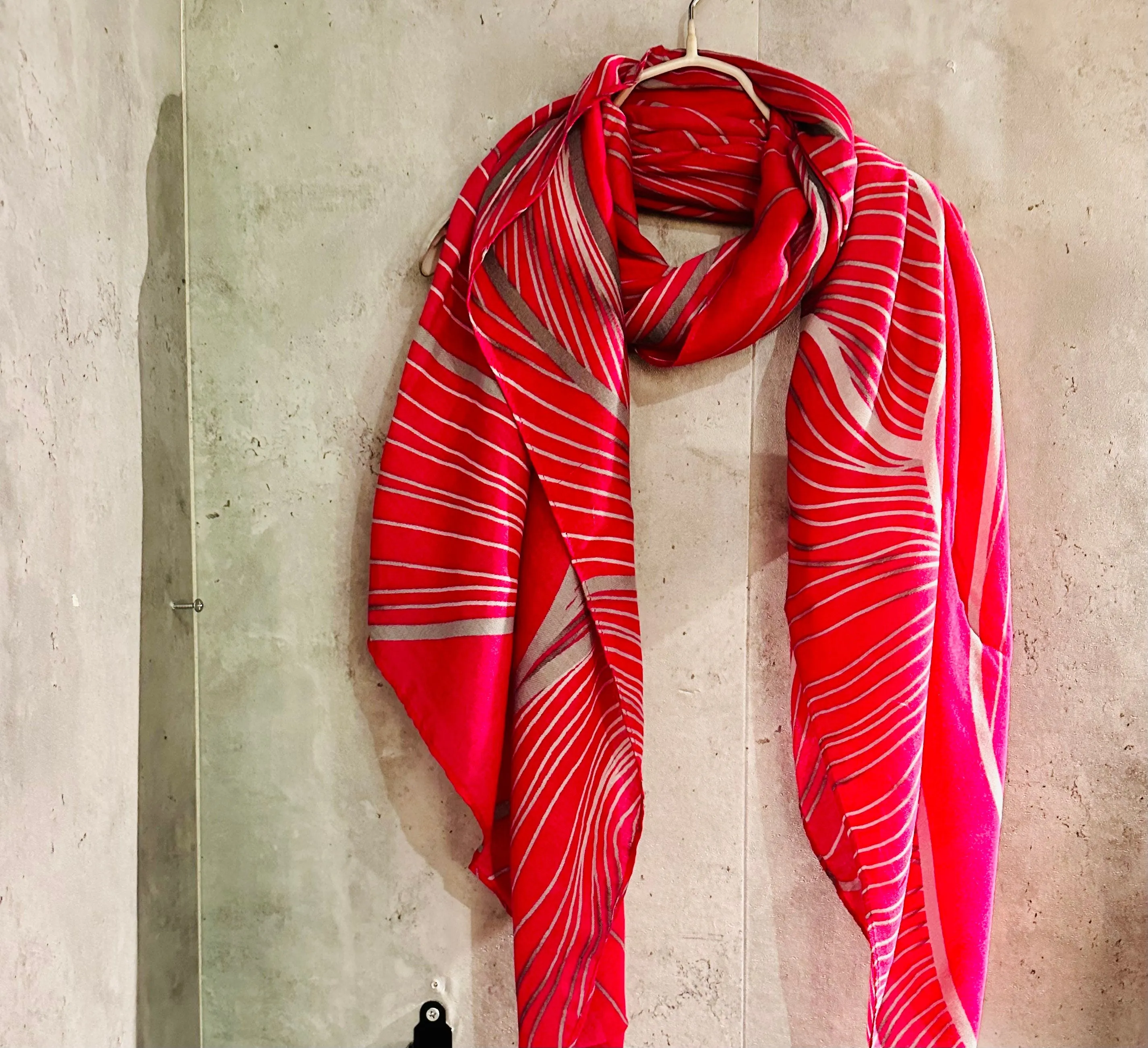 Pink Organic Cotton Scarf with Leaf Vein Pattern – An Eco-Friendly Gift for Mom, Perfect for Birthday and Christmas, from a UK Seller