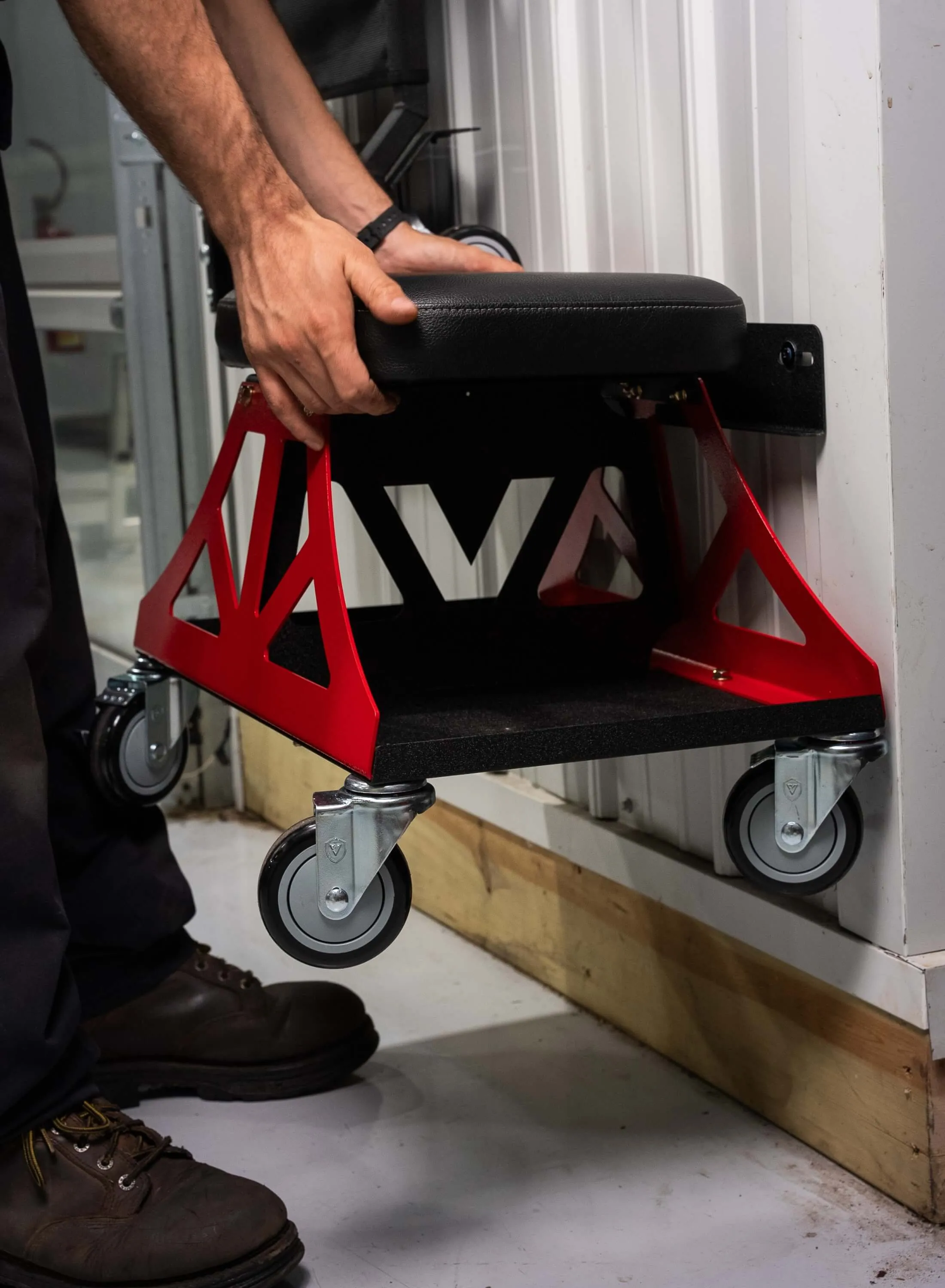 WALL/CART MOUNT: LOW-PRO